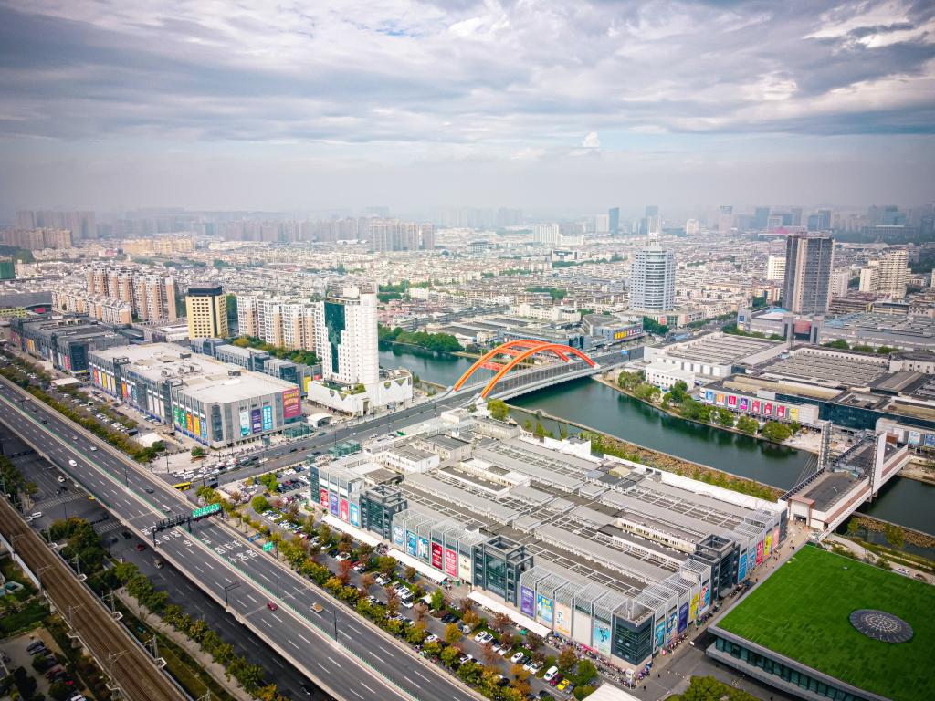 這個小地方， 包攬全球四分之一的紡織品大市場