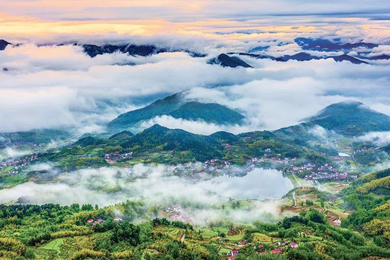實(shí)干成就夢(mèng)想，奮斗創(chuàng)造未來