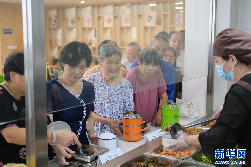 社區(qū)食堂悄然走紅 如何既辦出公益又辦出效益？